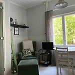 Viehaettaevae Yksioe Merellisessae Kotkassa. شقة