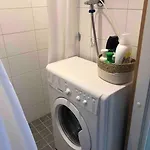 Viehaettaevae Yksioe Merellisessae Kotkassa. *