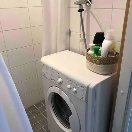 Viehaettaevae Yksioe Merellisessae Kotkassa. *