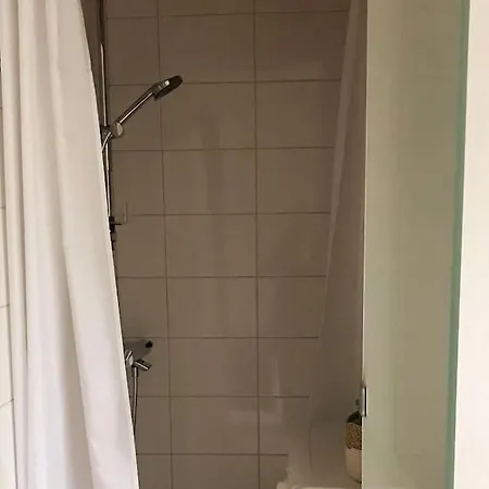 Viehaettaevae Yksioe Merellisessae Kotkassa. * Kotka