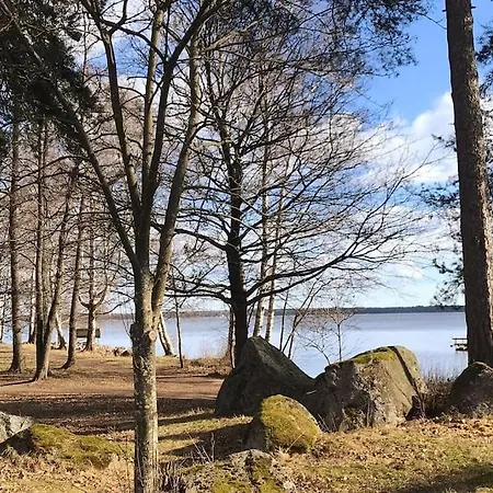 Viehaettaevae Yksioe Merellisessae Kotkassa. Kotka
