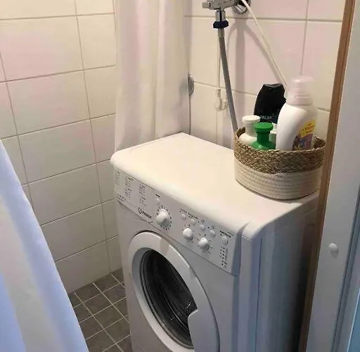 Viehaettaevae Yksioe Merellisessae Kotkassa. *