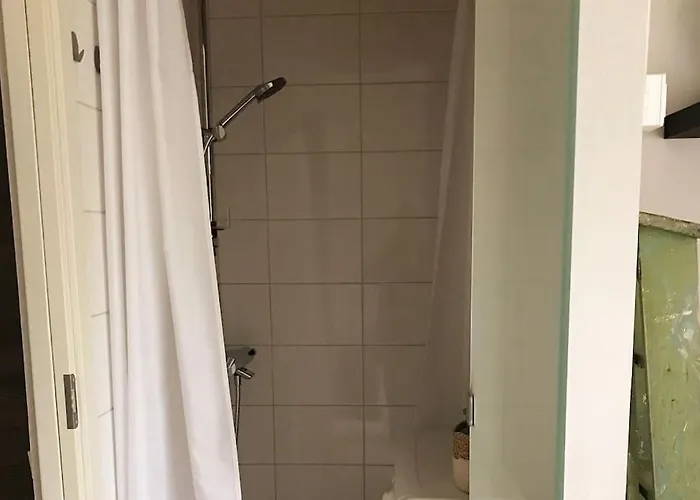 Viehaettaevae Yksioe Merellisessae Kotkassa. * Kotka